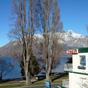 Lakeside motel 